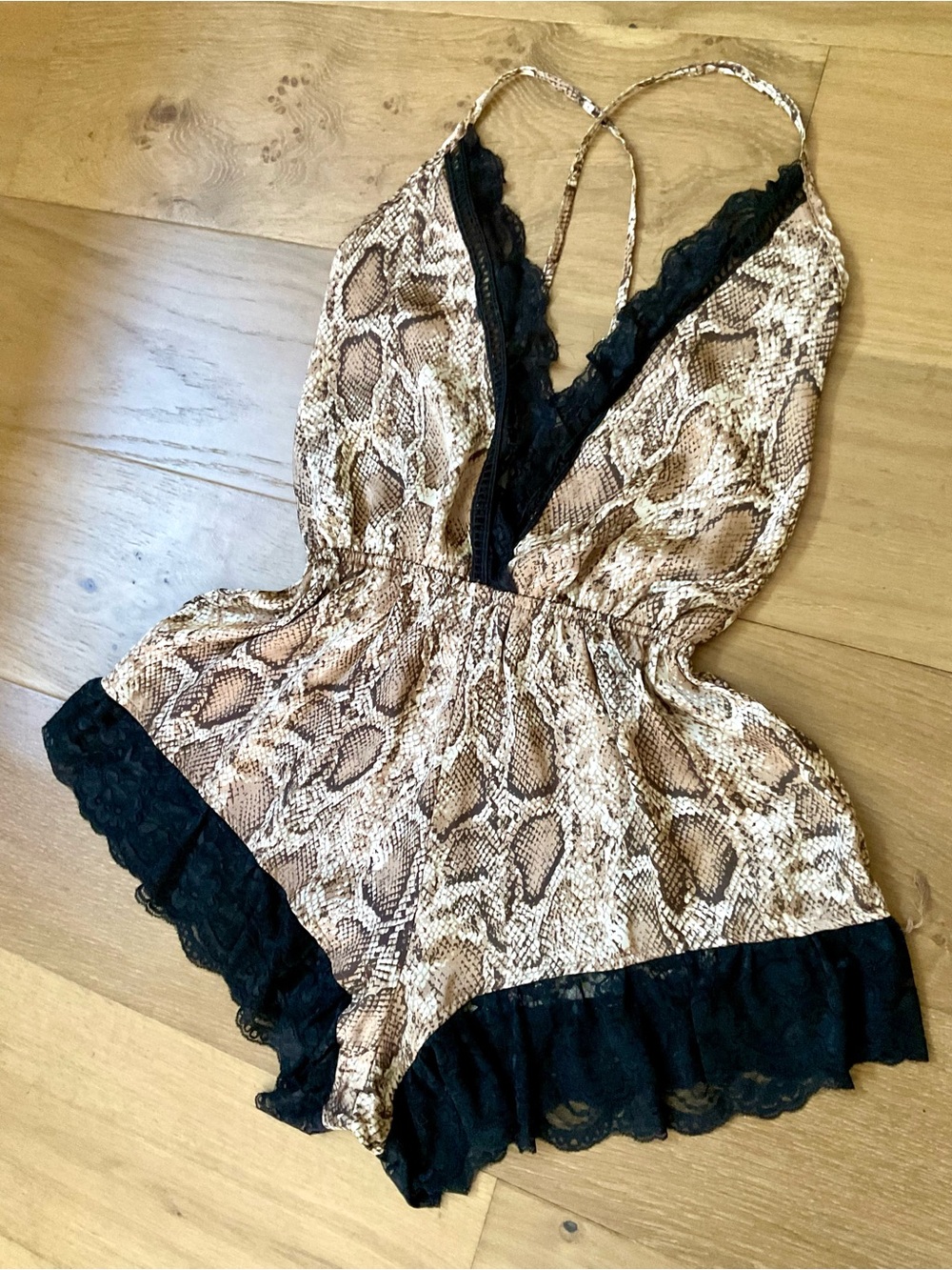 Missguided Snakeskin Teddy Romper Pajamas Black Lace Satin Sexy Flirty Size 8/M - Picture 3 of 11